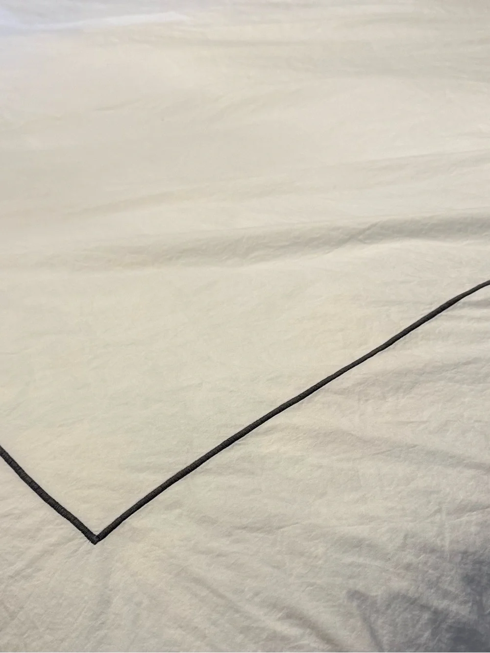 Frette Hotel Classic Percale King Flat Duvet White/Grey Preowned Cotton FLAWS